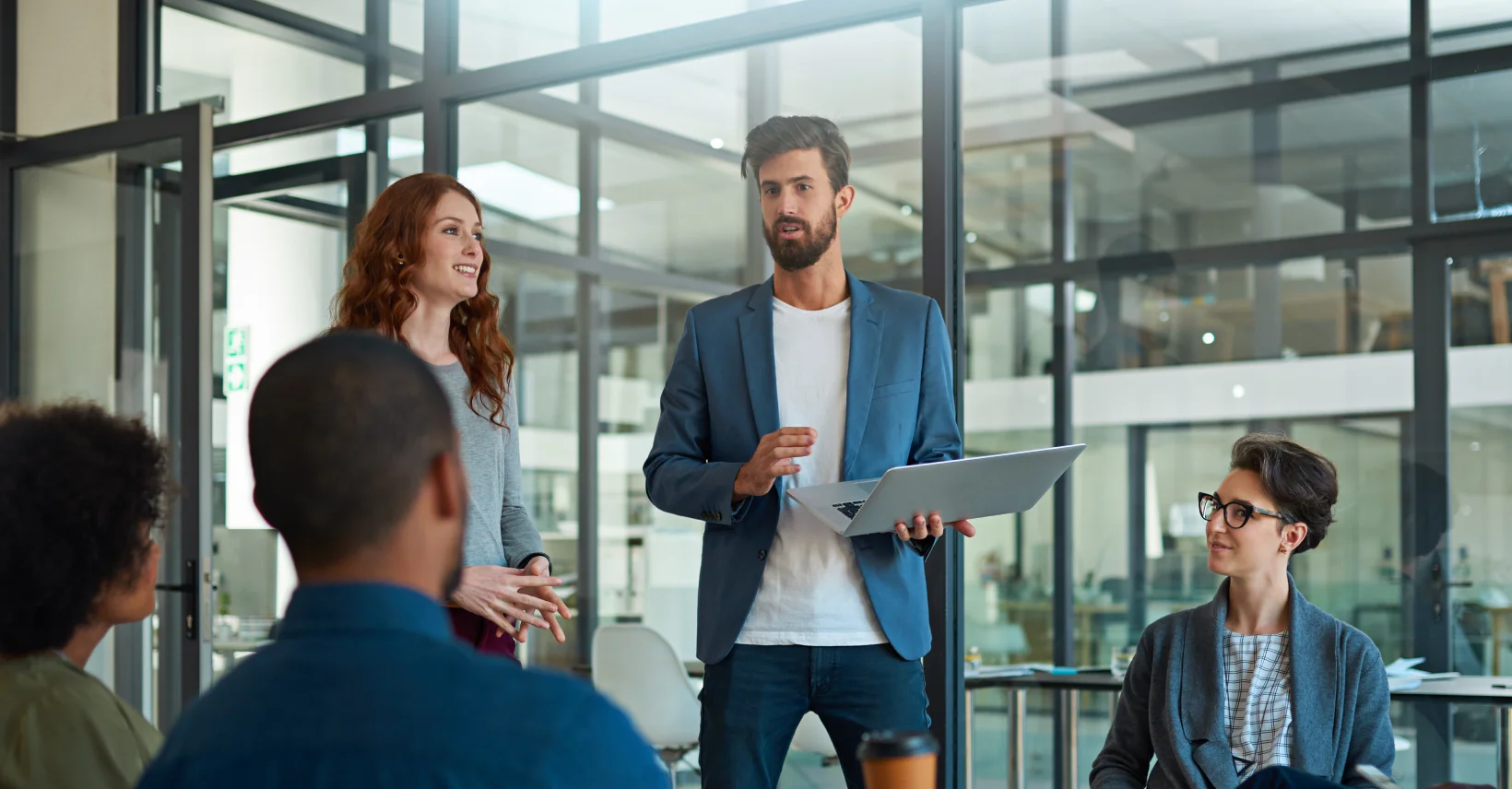 palestra corporativa com público atento