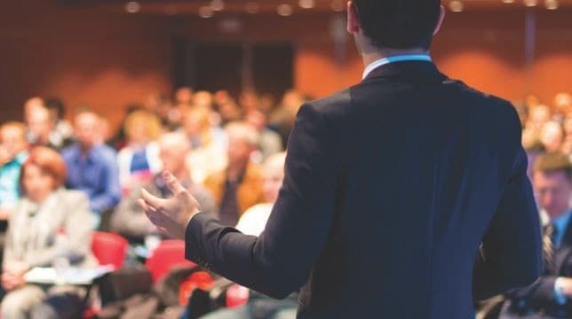 foto de palestrante em evento corporativo
